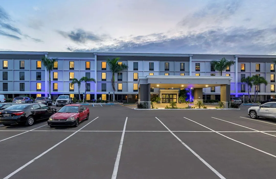 Comfort Inn & Suites St Pete - Clearwater International Airport-1